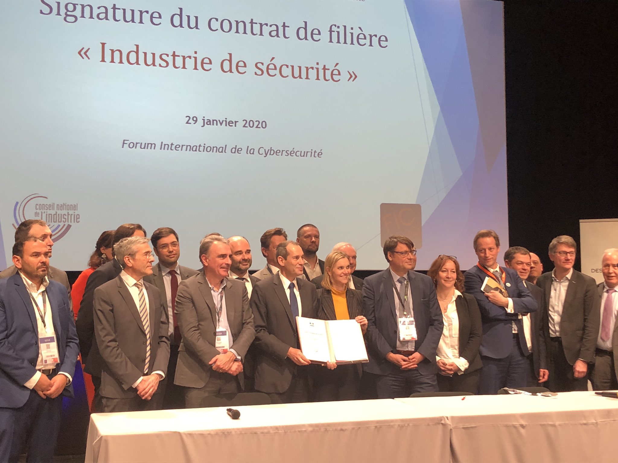 Industries de sécurité : le CDSE salue la signature du contrat de filière lors du FIC 2020